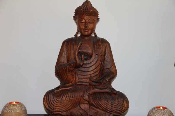 Thailändische Buddha-Figur in der Massagepraxis